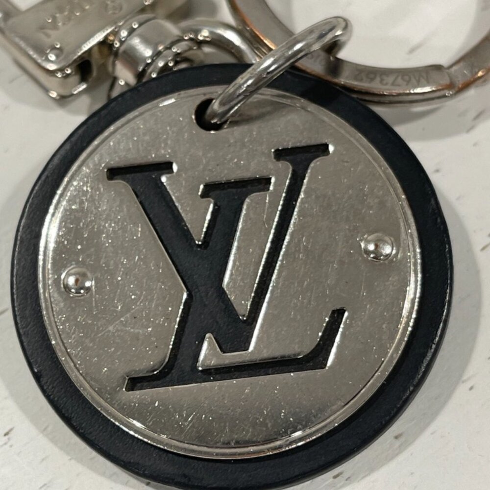 Louis Vuitton LV Circle Bag Charm & Key Holder (112724) - Picture 2 of 3